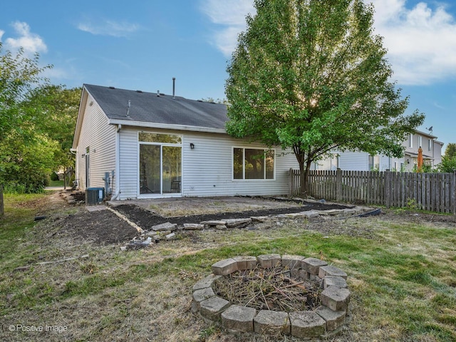 2804 River Bend Ln, Plainfield, IL 60586 - back of property with a fire pit and roof with shingles