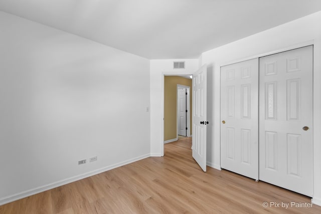 1521 E Baronet Ln, Palatine, IL 60074 - unfurnished bedroom with light wood-style floors and a closet