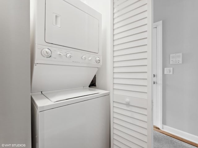 3607 N Bosworth Ave Unit 3, Chicago, IL 60613 - laundry room featuring estacked washer and dryer and wood finished floors