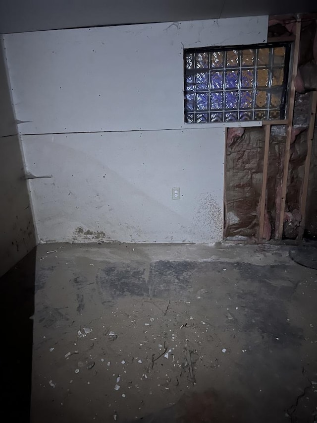 8005 S Blackstone Ave, Chicago, IL 60619 - detailed view of concrete floors