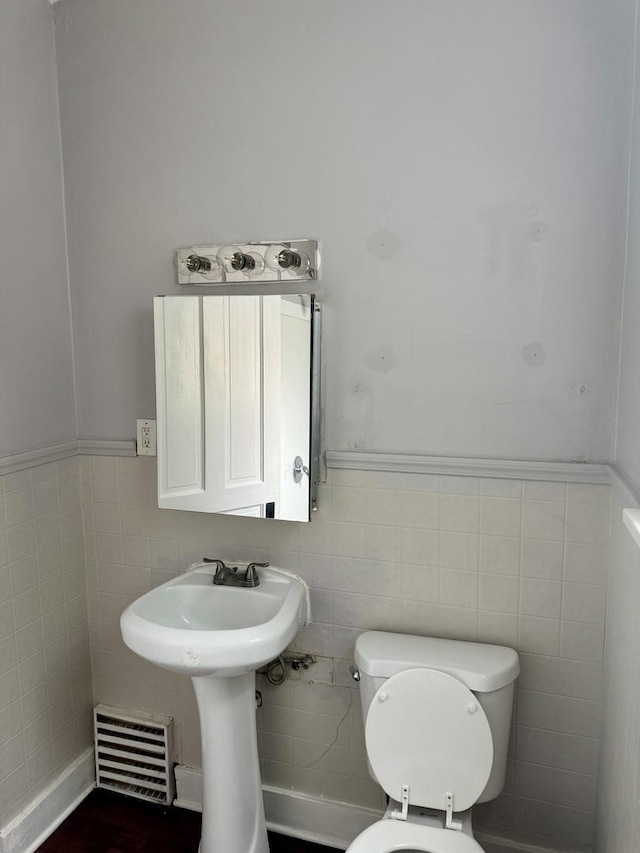 118 Wilcox Ave, Elgin, IL 60123 - half bathroom featuring tile walls and a wainscoted wall