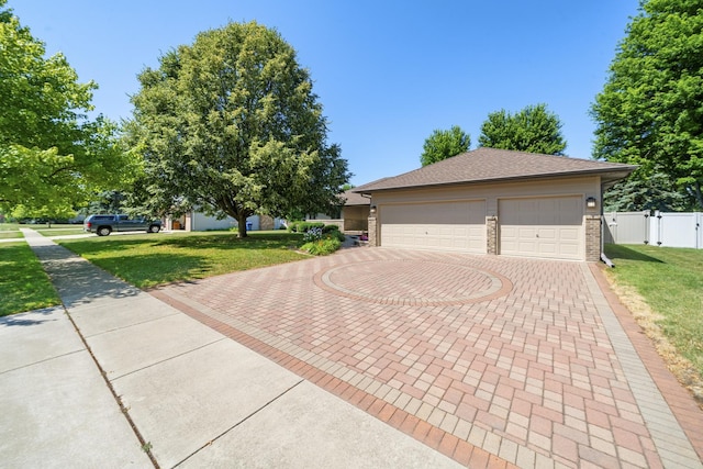 541 Donald St, Hinckley, IL 60520 - detached garage with a gate