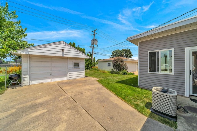 3052 W 100th St, Evergreen Park, IL 60805 - detached garage with driveway