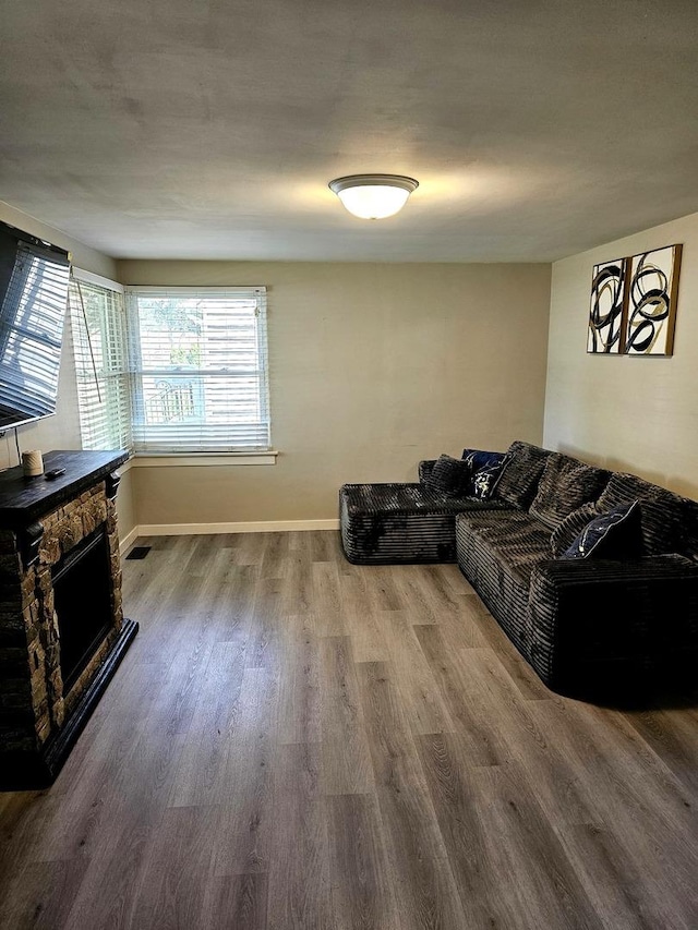 129 S Commonwealth Ave, Elgin, IL 60123 - living room featuring wood finished floors and baseboards