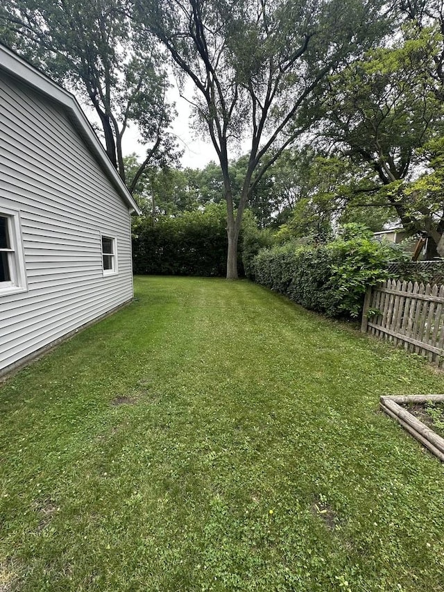 1028 Castlewood Ln, Deerfield, IL 60015 - view of yard
