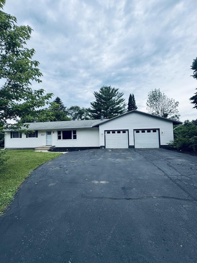 5907 Kirkwood Dr, Rockford, IL 61109 - ranch-style home with driveway and a front lawn