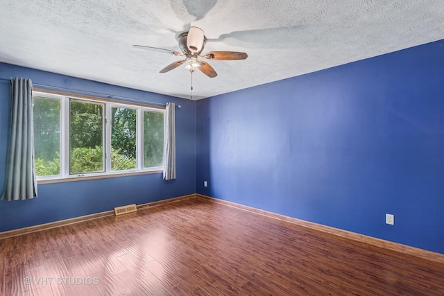 29625 N Readman Ln, Wilmington, IL 60481 - spare room featuring a textured ceiling and a ceiling fan