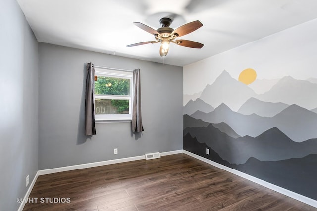 29625 N Readman Ln, Wilmington, IL 60481 - unfurnished room with wood finished floors and a ceiling fan