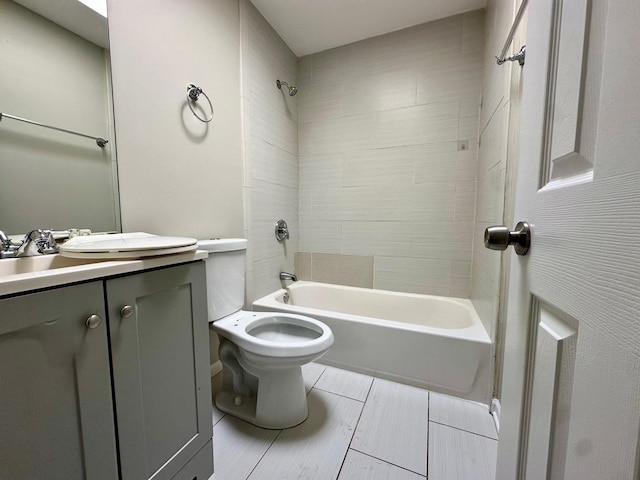 899 Carl Ave, Elgin, IL 60120 - full bathroom with vanity and washtub / shower combination