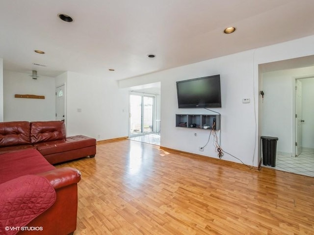 325 Bayview Pt, Schaumburg, IL 60194 - living room with light wood finished floors and recessed lighting