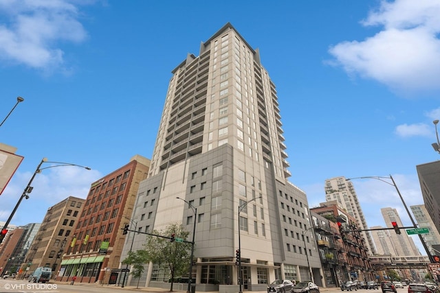 330 W Grand Ave Unit 1101, Chicago, IL 60654 - view of building exterior featuring a city view