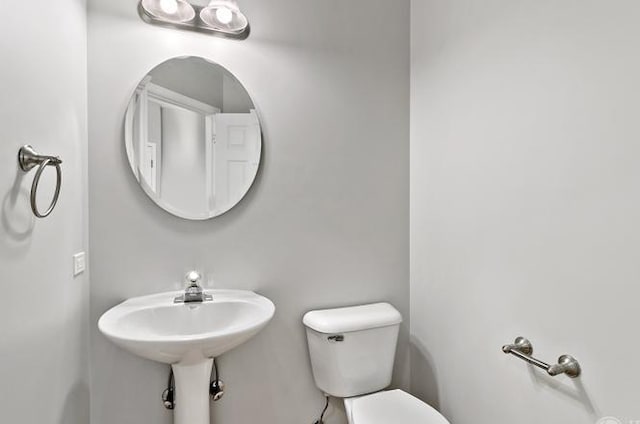 533 Jackson Blvd, Grayslake, IL 60030 - half bath featuring toilet
