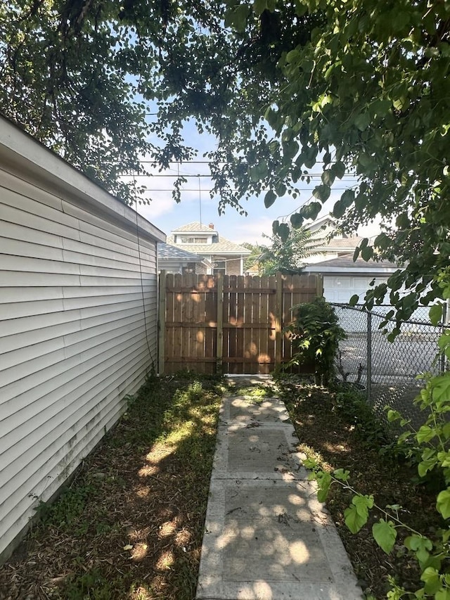 8014 S Bishop St, Chicago, IL 60620 - view of yard