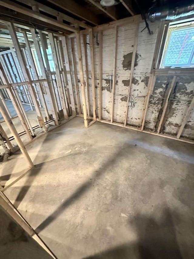 8014 S Bishop St, Chicago, IL 60620 - view of below grade area