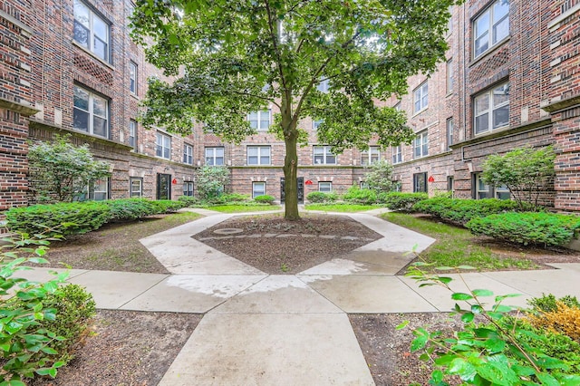 28 S 6th Ave Unit 1D, La Grange, IL 60525 - surrounding community with a residential view