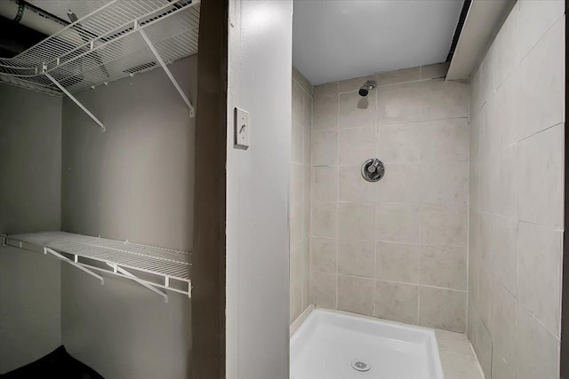 1921 Wisteria Ct Unit 3, Naperville, IL 60565 - full bathroom featuring a tile shower
