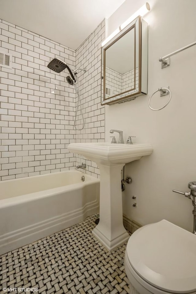 4960 N Marine Dr Unit 519, Chicago, IL 60640 - bathroom with bathing tub / shower combination and toilet