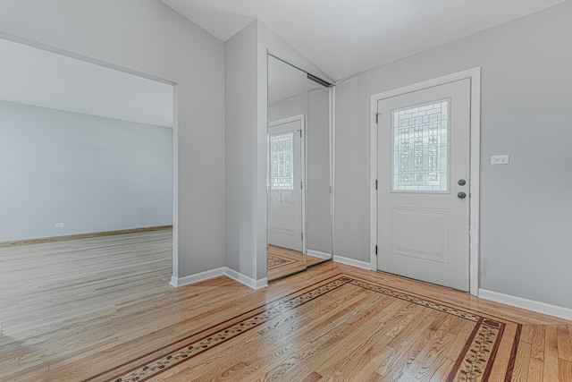 922 E Pratt Dr, Palatine, IL 60074 - entrance foyer featuring wood finished floors and vaulted ceiling