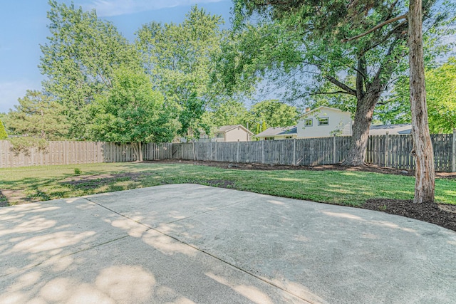922 E Pratt Dr, Palatine, IL 60074 - fenced backyard featuring a patio area