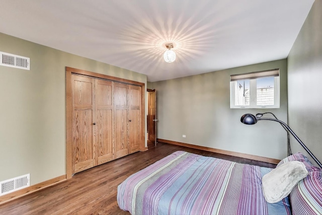 3215 S Calumet Ave, Chicago, IL 60616 - bedroom with wood finished floors and a closet
