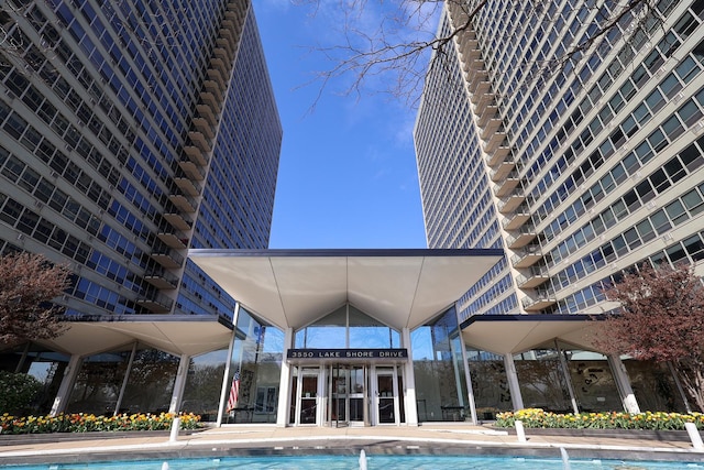 3550 N Lake Shore Dr Unit 2616, Chicago, IL 60657 - view of outdoor pool