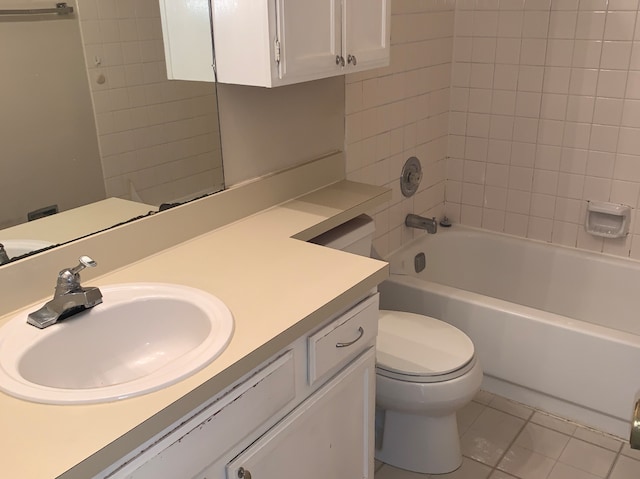 1235 Wyndham Ct Unit 202, Palatine, IL 60074 - full bath featuring tile patterned flooring, vanity, and tub / shower combination