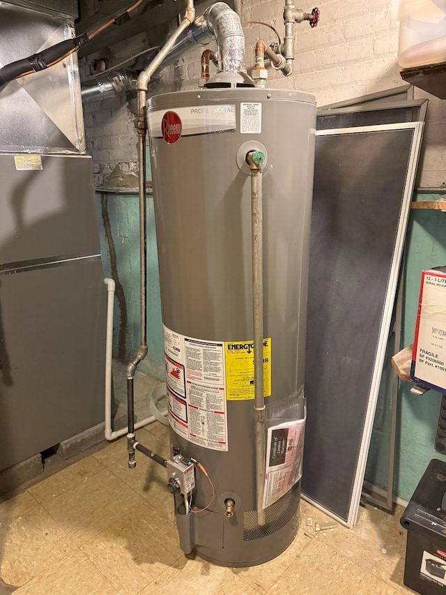 6023 W 64th St, Chicago, IL 60638 - utilities featuring gas water heater