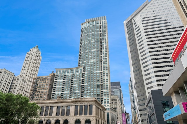 130 N Garland Ct Unit 1608, Chicago, IL 60602 - city view