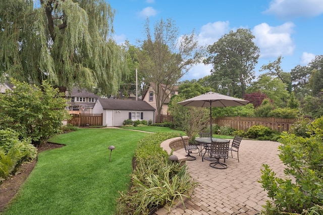 611 Lake Ave, Wilmette, IL 60091 - view of yard featuring a patio and an outdoor structure