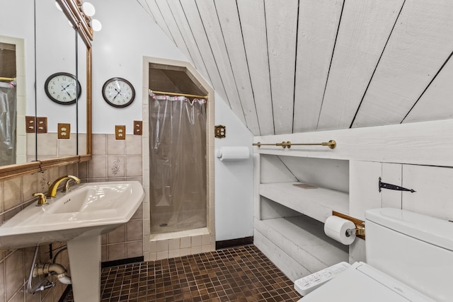 600 W Bloomingdale Rd, Itasca, IL 60143 - bathroom with lofted ceiling and a shower stall