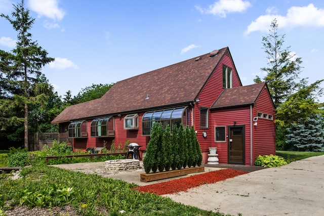 600 W Bloomingdale Rd, Itasca, IL 60143 - back of property featuring roof with shingles