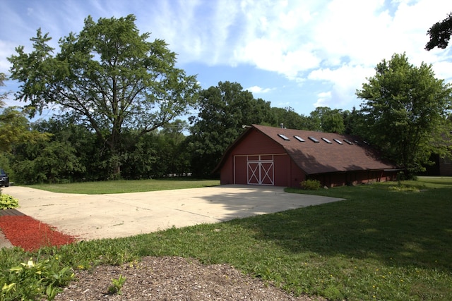 600 W Bloomingdale Rd, Itasca, IL 60143 - view of barn featuring a yard and driveway