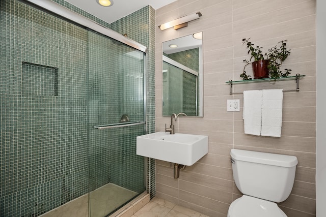 1475 W Winona St Unit 2, Chicago, IL 60640 - bathroom featuring tile walls, a shower stall, and tile patterned floors