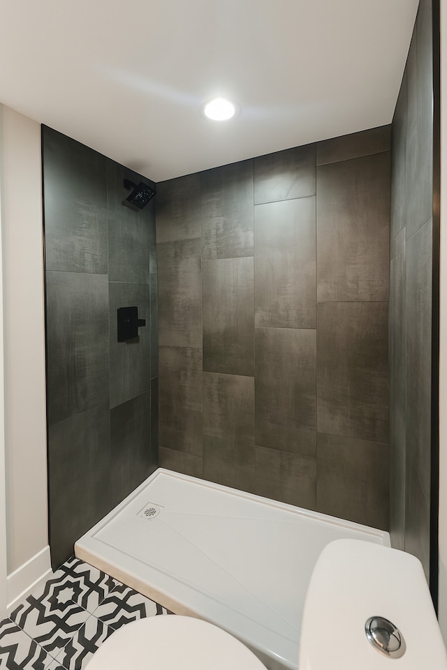 18506 Martin Ave, Homewood, IL 60430 - bathroom with toilet and a tile shower
