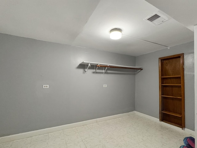 5943 S Indiana Ave, Chicago, IL 60637 - laundry area featuring baseboards