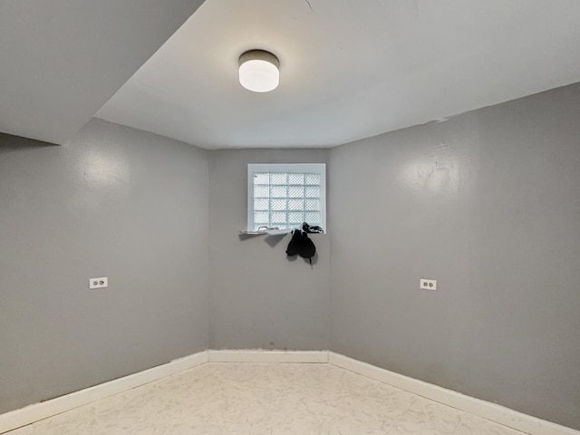 5943 S Indiana Ave, Chicago, IL 60637 - empty room featuring baseboards