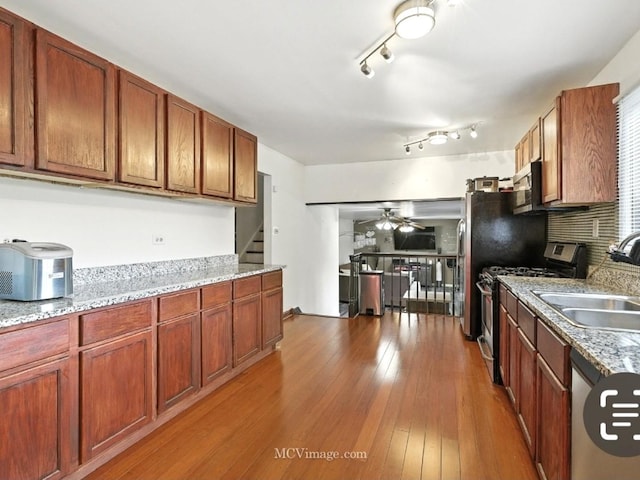 216 Cheshire Ct, Bolingbrook, IL 60440 - kitchen with stainless steel appliances, light wood finished floors, a ceiling fan, backsplash, and brown cabinetry