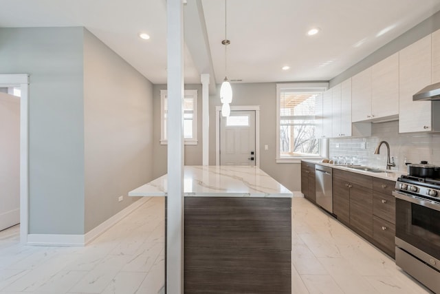 1535 W Estes Ave Unit 4, Chicago, IL 60626 - kitchen featuring stainless steel appliances, light marble finish floors, backsplash, light stone countertops, and recessed lighting