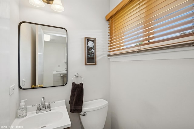 1142 N Perry Dr, Palatine, IL 60067 - half bath with toilet and vanity