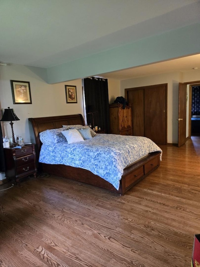 811 N Glenwood Pl, Aurora, IL 60506 - bedroom featuring wood finished floors