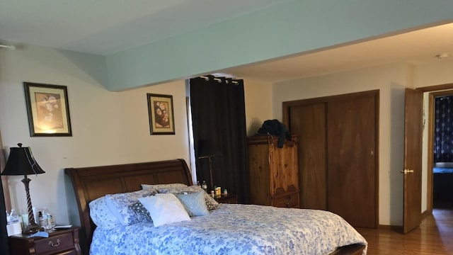 811 N Glenwood Pl, Aurora, IL 60506 - bedroom featuring wood finished floors and a closet