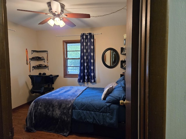 811 N Glenwood Pl, Aurora, IL 60506 - bedroom featuring wood finished floors and ceiling fan