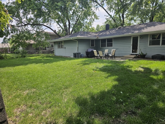 811 N Glenwood Pl, Aurora, IL 60506 - rear view of house with a patio