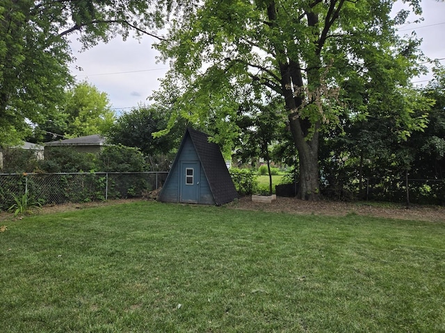 811 N Glenwood Pl, Aurora, IL 60506 - fenced backyard featuring a shed