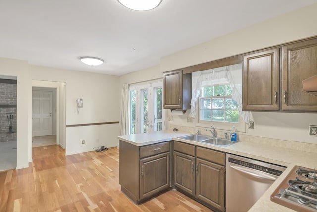 1016 Charleston Dr, Saint Charles, IL 60174 - kitchen featuring stainless steel appliances, a peninsula, light countertops, and light wood finished floors