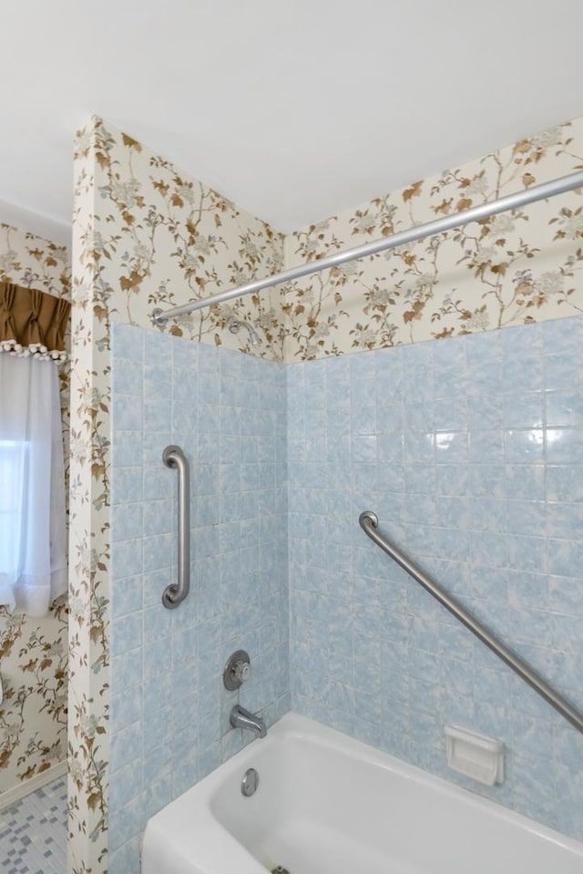 1016 Charleston Dr, Saint Charles, IL 60174 - bathroom featuring shower / bathtub combination