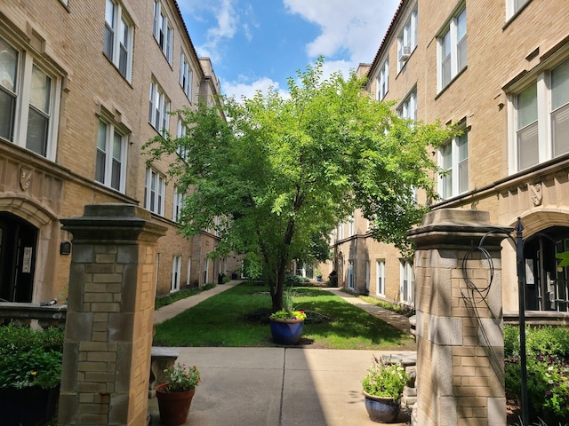 4514 N Ashland Ave Unit B2S, Chicago, IL 60640 - surrounding community featuring a yard