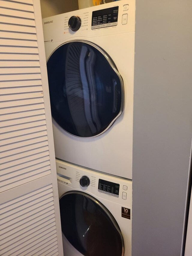 4514 N Ashland Ave Unit B2S, Chicago, IL 60640 - laundry area with estacked washer and dryer