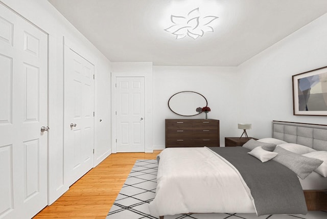 160 E Terra Cotta Ave, Crystal Lake, IL 60014 - bedroom featuring light wood-type flooring