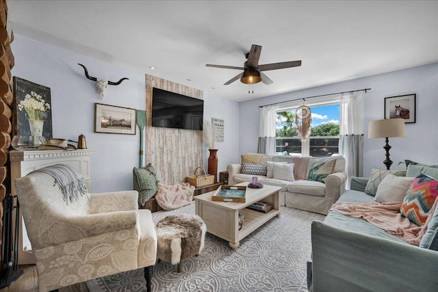 6 Barbados Ct N, Putnam, IL 61560 - living area with a ceiling fan